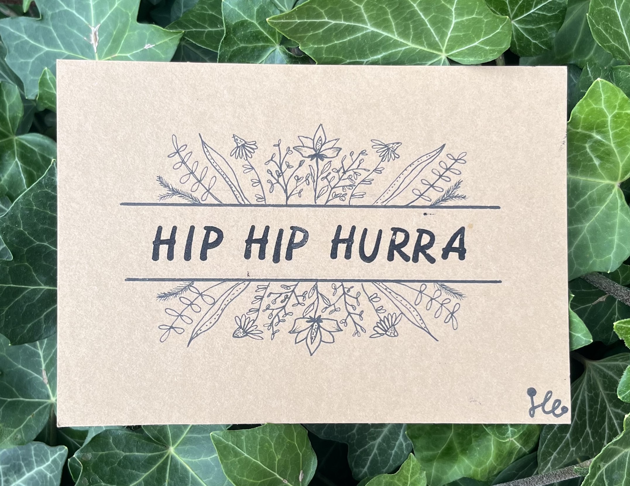 Karte Hip Hip Hurra Kraftpapier Blumen